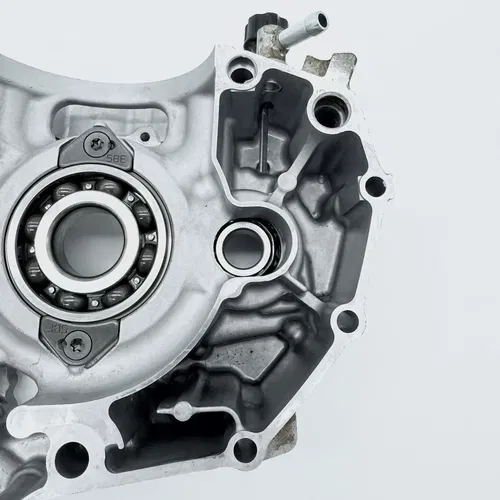06 - 09 2009 Yamaha YZ450F OEM Left Crankcase Engine Case Half YZ 450 F