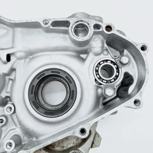 2002 Honda CRF 450R CRF450 OEM Right Crankcase Engine Case *SEE PHOTOS*