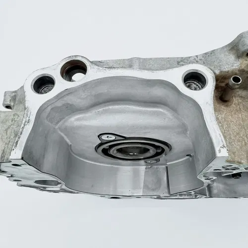 2002 Honda CRF 450R CRF450 OEM Right Crankcase Engine Case *SEE PHOTOS*