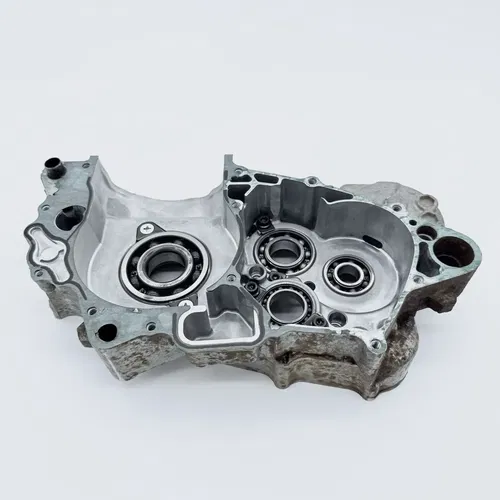 2002 Honda CRF 450R CRF450 OEM Right Crankcase Engine Case *SEE PHOTOS*