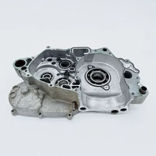 2002 Honda CRF 450R CRF450 OEM Right Crankcase Engine Case *SEE PHOTOS*