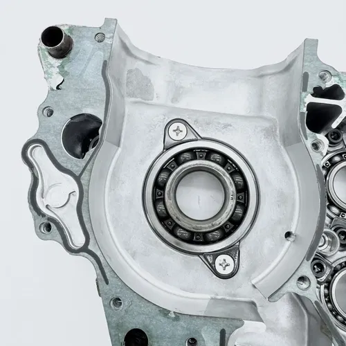 2002 Honda CRF 450R CRF450 OEM Right Crankcase Engine Case *SEE PHOTOS*