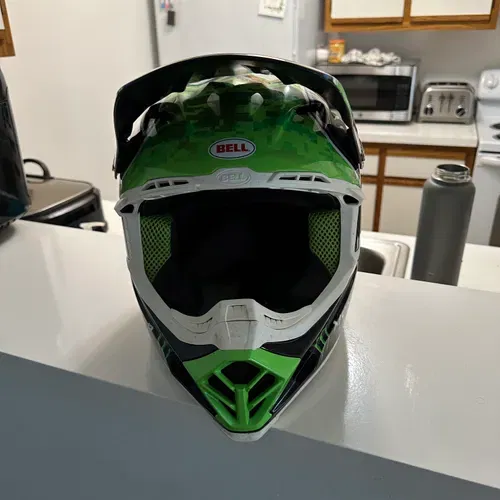 Monster Energy Bell Helmet XL