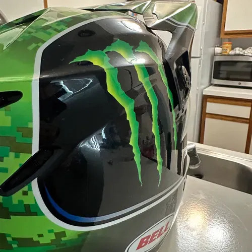 Monster Energy Bell Helmet XL