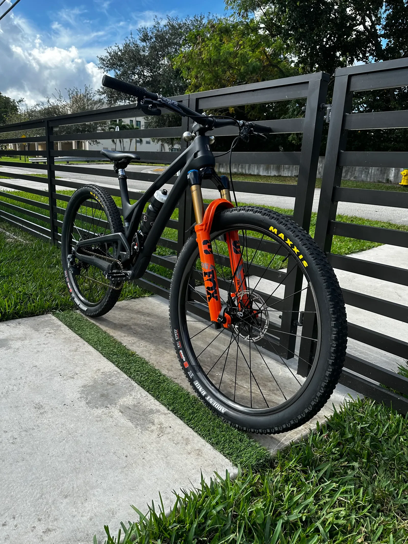 Mountain Bike Bikes | MX Locker