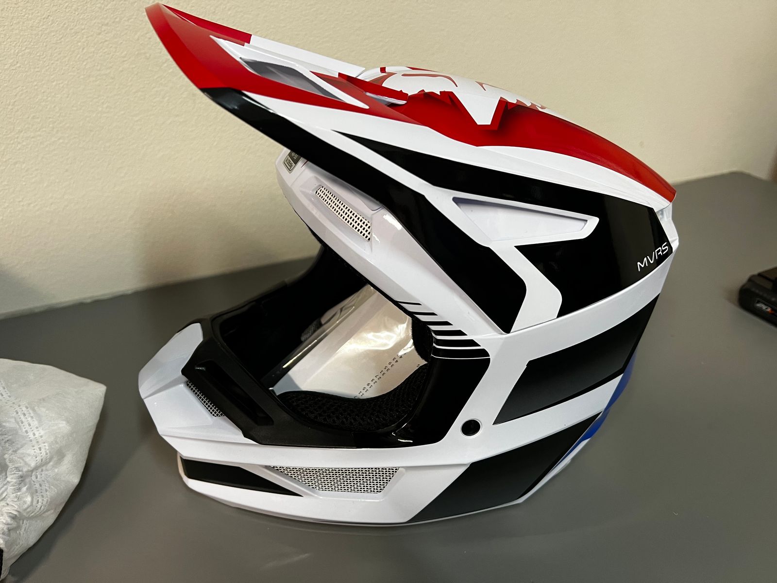 Fox v2 hayl helmet hot sale