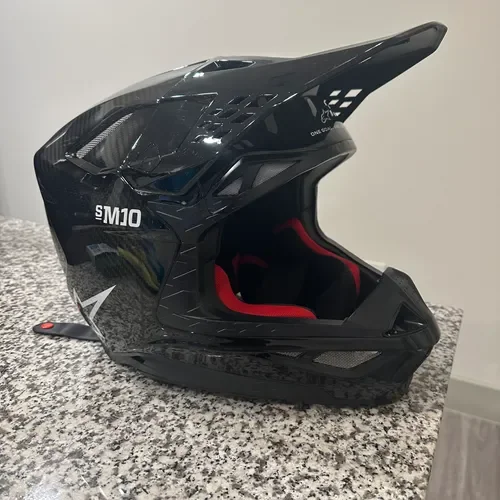Sm10 Alpsinestars Carbon Helmet 
