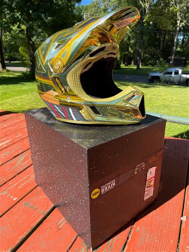 New Fox Racing Limited Edition V3 Star Wars C3PO Helmet Large 24/160