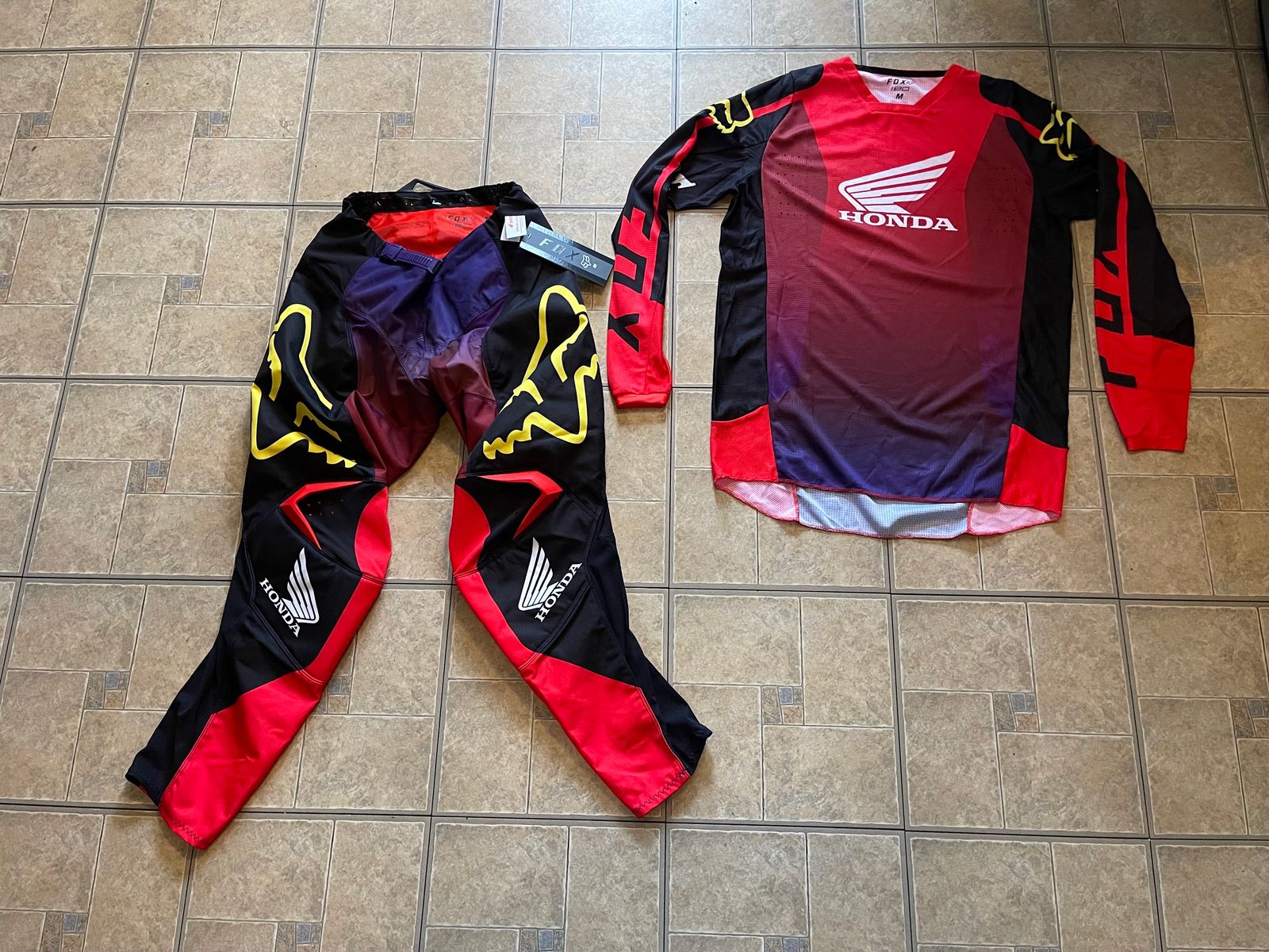 【利益還元祭】開催中！今年最後の大セール New Fox Racing 180 Honda Gear Combo Size Medium / 32 バイクウェア・装備