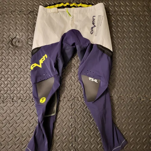 Seven Rival Gear - 34 Pant / Large Jersey