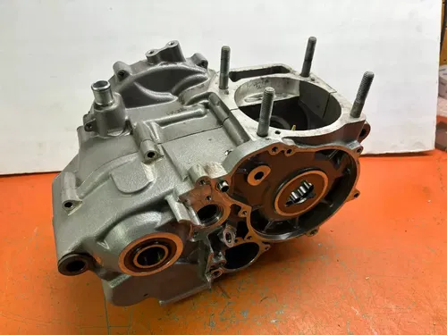 Engine Case Set Motor Cases 5843000024423  KTM 625 SXC 640 LC4 Adventure 03-06