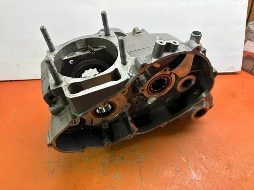 Engine Case Set Motor Cases 5843000024423  KTM 625 SXC 640 LC4 Adventure 03-06