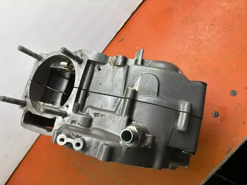 Engine Case Set Motor Cases 5843000024423  KTM 625 SXC 640 LC4 Adventure 03-06