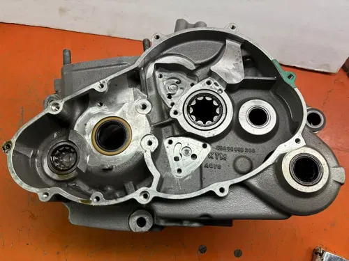 Engine Case Set Motor Cases 5843000024423  KTM 625 SXC 640 LC4 Adventure 03-06