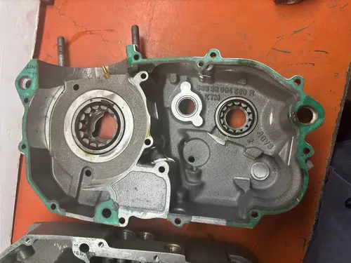 Engine Case Set Motor Cases 5843000024423  KTM 625 SXC 640 LC4 Adventure 03-06