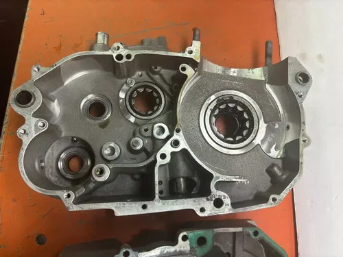 Engine Case Set Motor Cases 5843000024423  KTM 625 SXC 640 LC4 Adventure 03-06