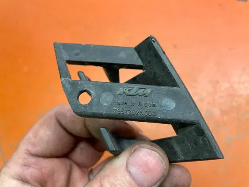 Front Brake Hose Guide  KTM 690 Enduro R SMC 2008-2018
