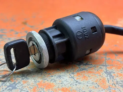 OEM KTM IGNITION switch with key 250 350 450 500 530 EXC EXCF 78011065100