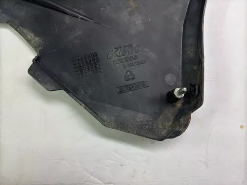 2007 KTM 400 XCW ( 525 EXC ) Air Filter Box Door 2004-2007