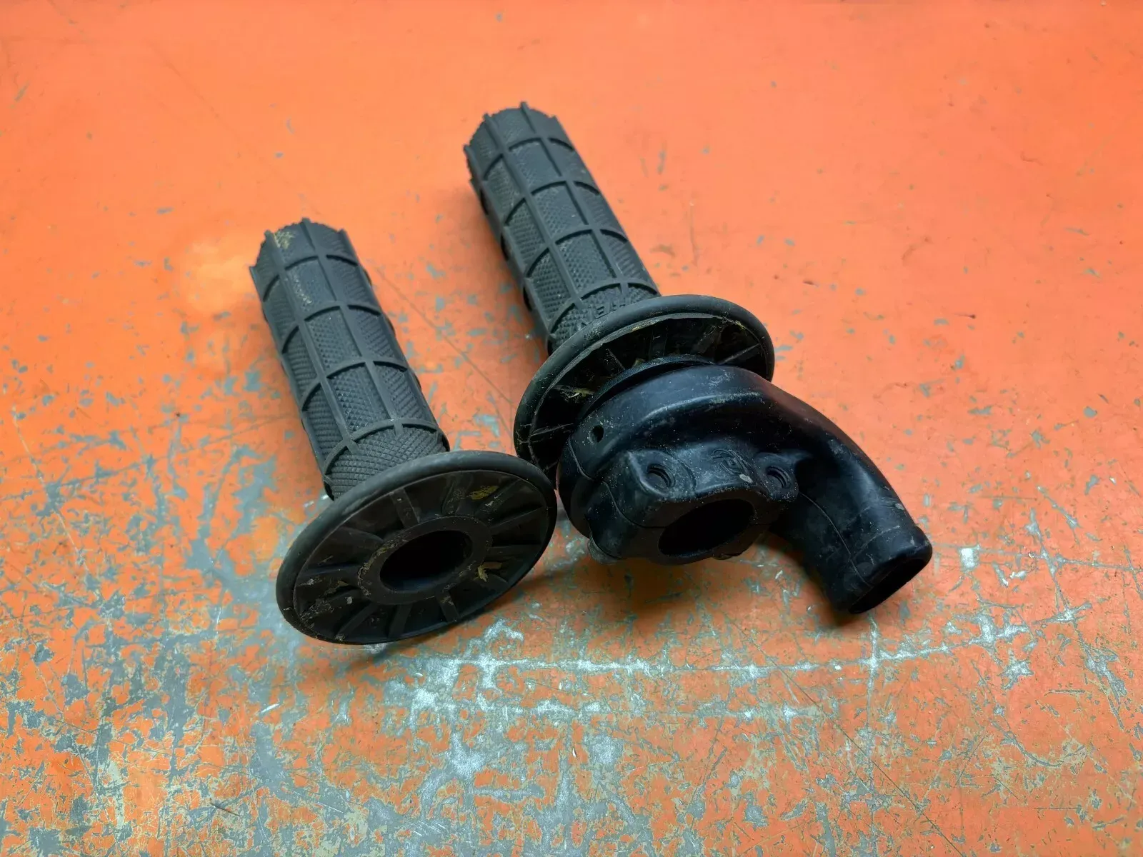 2016 KTM 500 EXC 4-stroke Throttle Housing and Grips  125-990  2000-2016