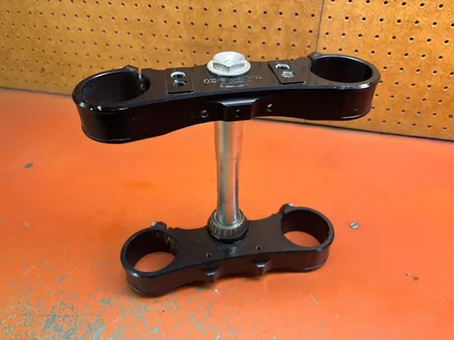 2011 KTM 530 EXC Triple Clamps  125 250 300 450 19mm offset 2003-2013