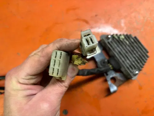 Voltage Regulator & Bracket   1984 Honda Ascot VT500