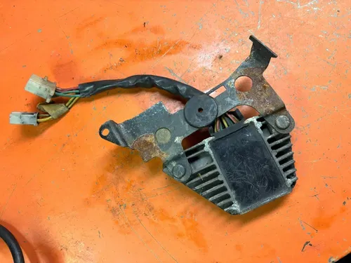 Voltage Regulator & Bracket   1984 Honda Ascot VT500
