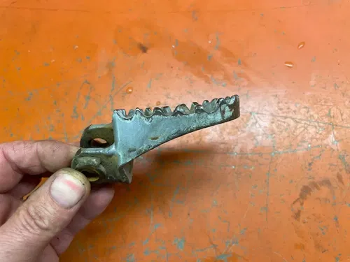 Right Footpeg  KTM 2 & 4 Stroke 1998-2001