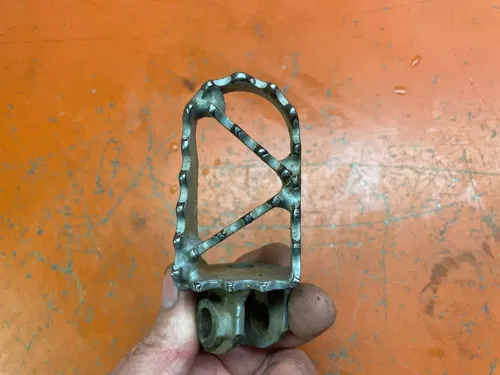 Right Footpeg  KTM 2 & 4 Stroke 1998-2001