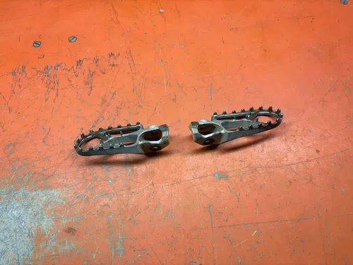 2017 KTM 450 XC-F Foot Peg Set Husqvarna Gas Gas 125cc-500cc (Rough) 2016-2024