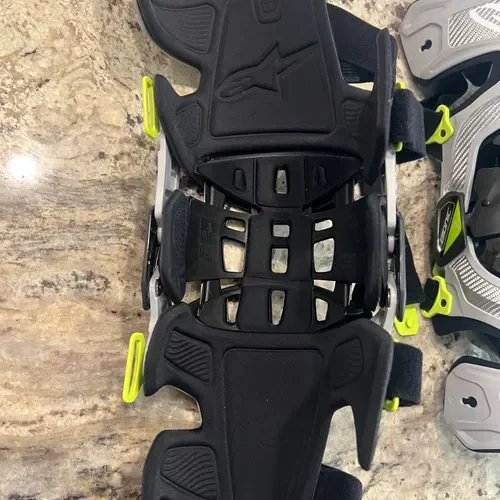 Alpinestars Bionic-7 Knee Braces