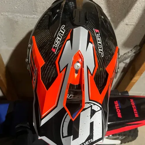 Just 1 J12 Carbon Helmet
