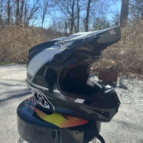 Troy Lee Se4 Beta MIPS Helmet