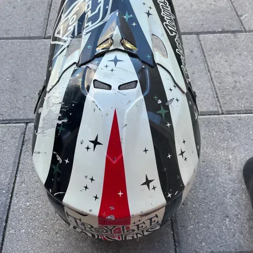 troy lee designs motocross helmet