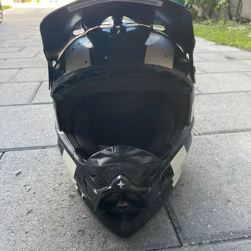 troy lee designs motocross helmet