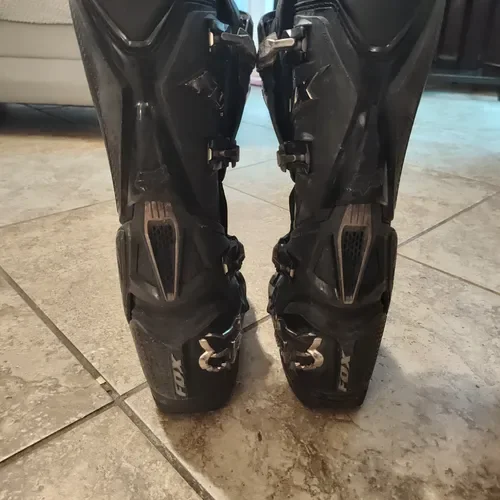 Fox boots size 8