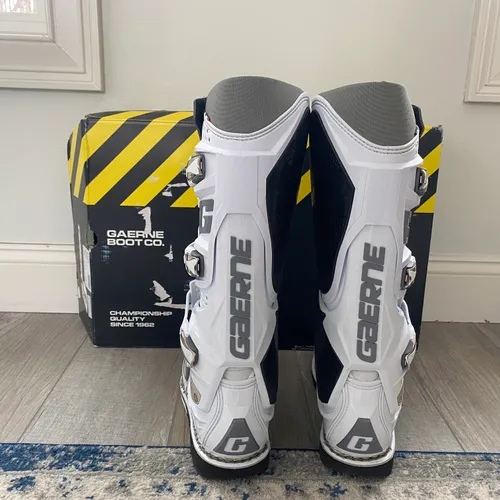 BRAND NEW Gaerne Boots - Size 11