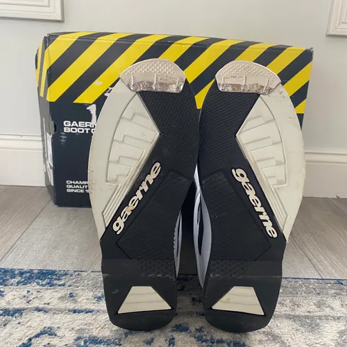 BRAND NEW Gaerne Boots - Size 11