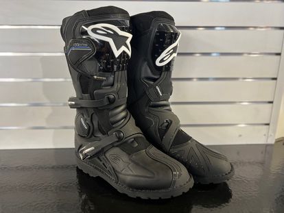 10 / Black