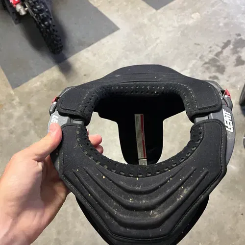 Leatt Neck Brace 