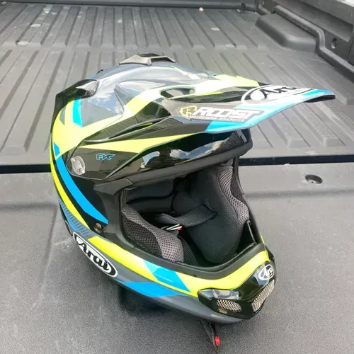 【出品】Arai VX-PRO4 Arai VX-Pro4 Stream Helmet | XtremeHelmets.com