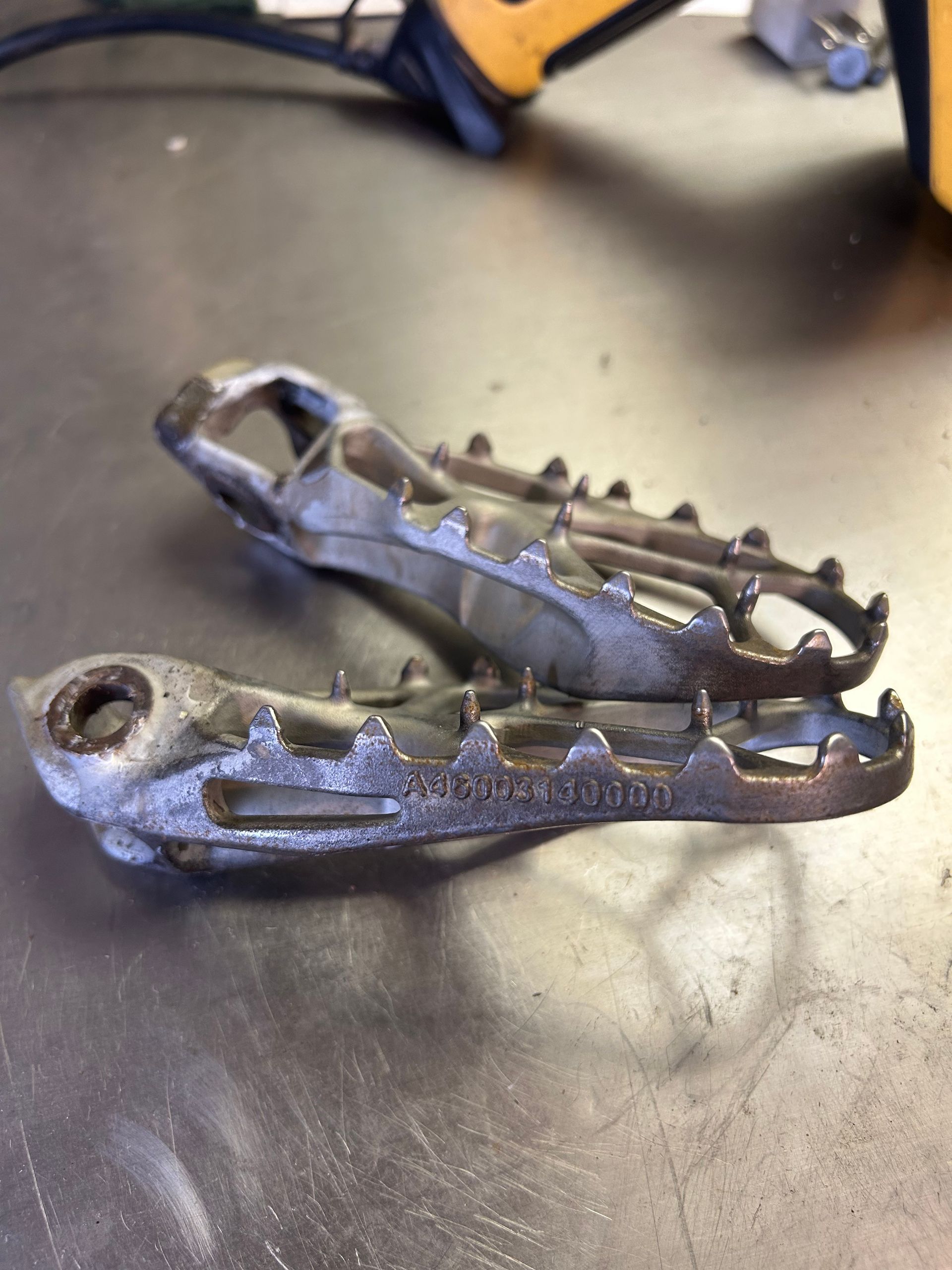 23-current Ktm/husky/gg foot pegs