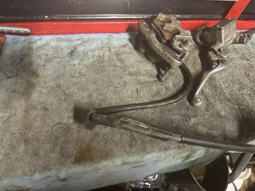 2004 YAMAHA YZ450F OEM NISSIN FRONT BRAKE CALIPER MASTER CYLINDER LINE MINT!