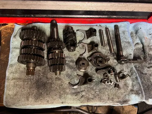 2013 SUZUKI RMZ250 OEM ENGINE TRANSMISSION TRANNY ASSEMBLY GEARS 24120-10H01