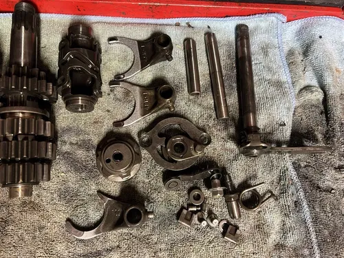 2013 SUZUKI RMZ250 OEM ENGINE TRANSMISSION TRANNY ASSEMBLY GEARS 24120-10H01