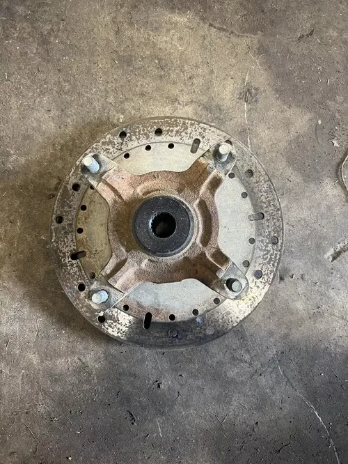 02 Polaris Sportsman 700 Front Wheel Hub 5131935 2001-2002
