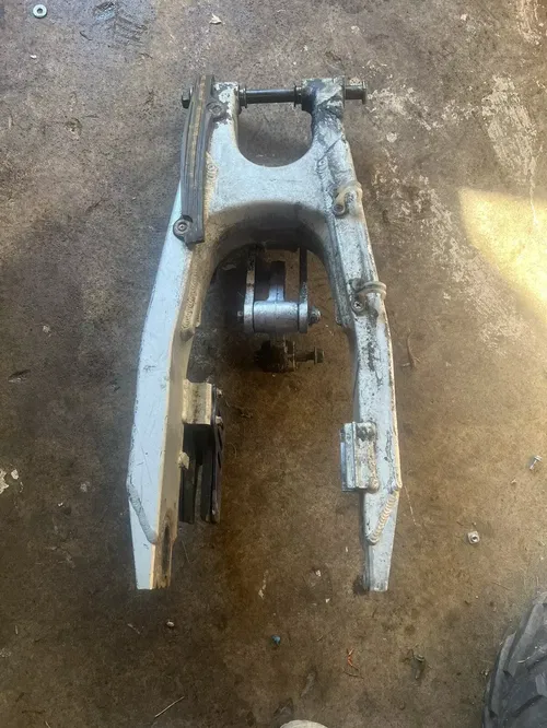 97-98 1997 KX125 KX 125 OEM Swingarm Swing Arm Rear Support 33001-1525-TX