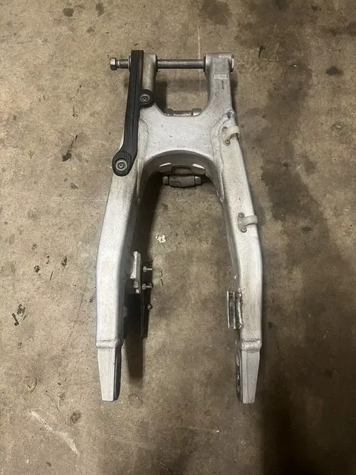 13-16 KAWASAKI KX 250F KX250F SWINGARM OEM FACTORY REAR SWING ARM 33001-0645