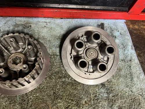 1993 Suzuki RM 125 Clutch Basket Inner Hub Pressure Plate