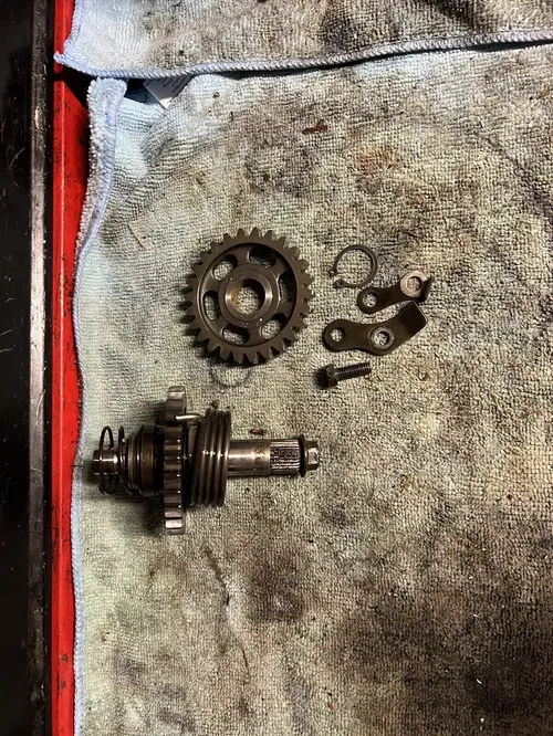 Suzuki RM125 Kickstarter Shaft Spindle spring and gear Kick start 1989-2008